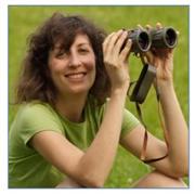 Laureata in scienze naturali, attualmente insegnante di scienze al Liceo